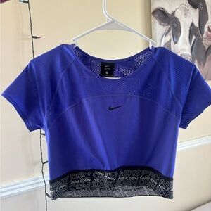 Nike Pro Women's Crop Top